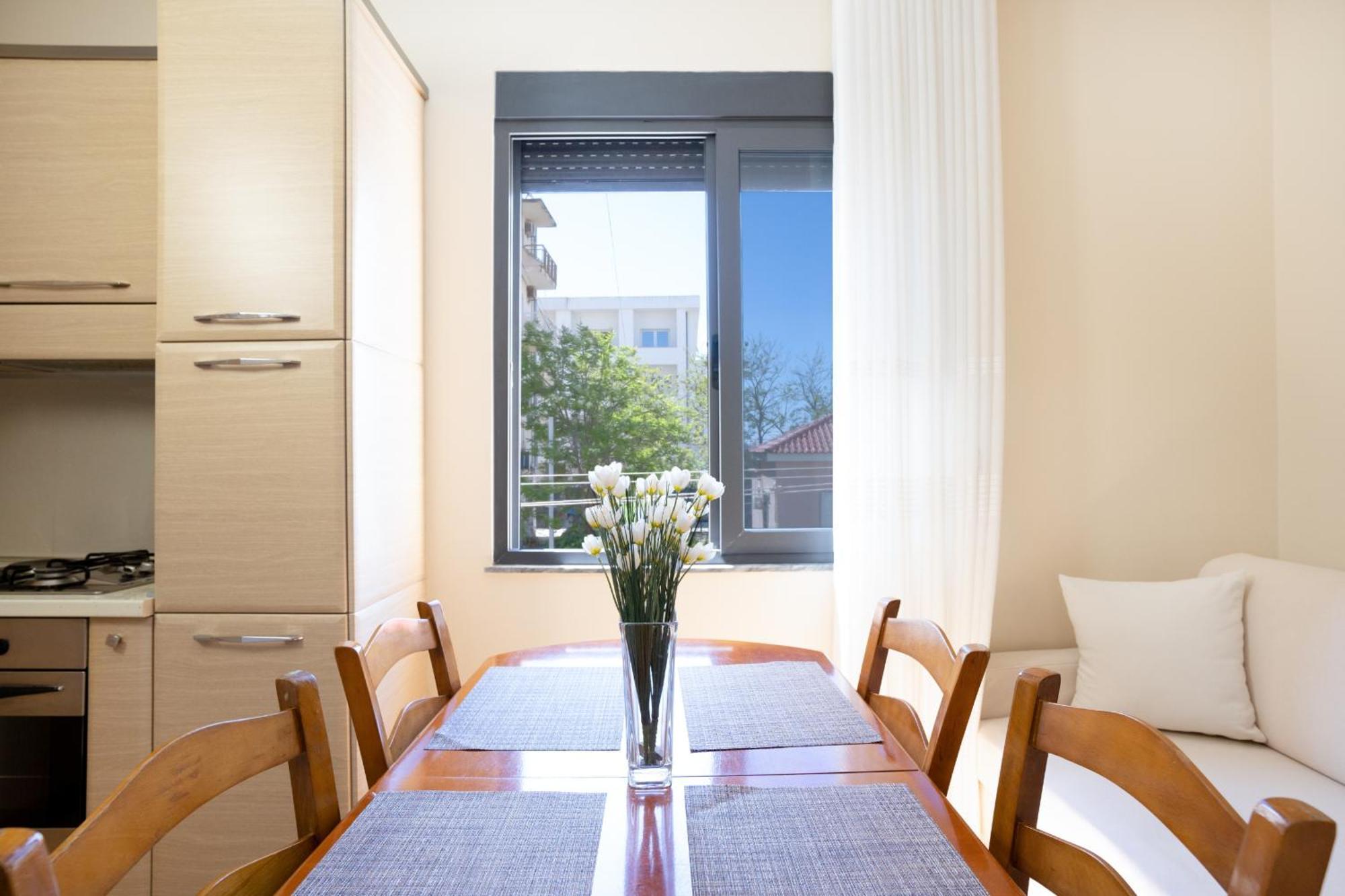Sea Point Apartment *
